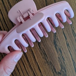 Matte pink claw clip